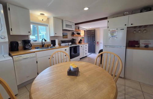 Westport House | Dog/Kid Friendly-Fenced Yard-Fire Pit-Walk to Beach-Private Setting-Wifi-Updated