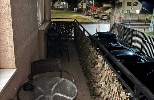 Rasnov Apartment | DOL House Apartment = Scenic Views and Premium Comfort