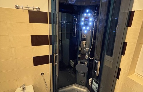 Rasnov Apartment | DOL House Apartment = Scenic Views and Premium Comfort