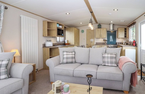 Eastbourne Cottage | DOLLYS DELIGHT, family friendly, country holiday cottage in Pevensey