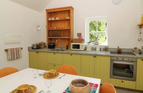 Llandyssiliogogo Cottage | DOLWYLAN BARN, pet friendly, character holiday cottage in New Quay