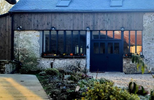 Droue-sur-Drouette House | Domaine ds Pousses in the heart of1 country village