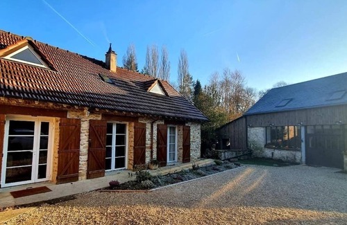 Droue-sur-Drouette House | Domaine ds Pousses in the heart of1 country village