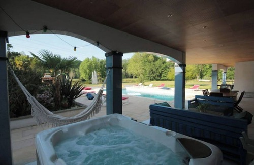 Saint-Laurent-de-Gosse Villa | Domaine du Haou - Large gîte in the heart of a bucolic estate