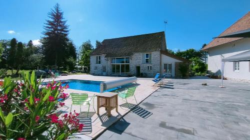 Saint-Symphorien-sur-Saone Apartment | Domaine Ravy-Magnolia