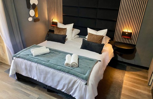 Les Quatre-Routes-du-Lot House | Domaine Valenquercy