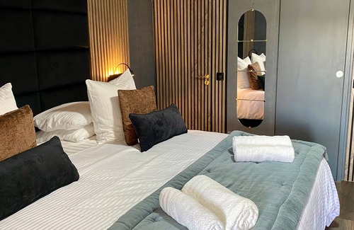 Les Quatre-Routes-du-Lot House | Domaine Valenquercy