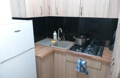 Grodzisk Mazowiecki Apartment | Domek - 2 Sypialnie, Kuchnia, Łazienka - 6 Osobowy N6 - FreezerHause Izdebno- NoclegiGrodziskPL 792-535-535