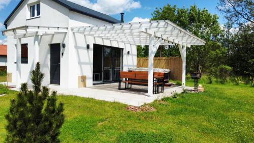 gmina Łeczyce Apartment | Domek Jozef z prywatnym duzym Jacuzzi i sauna Przystan pod niebem