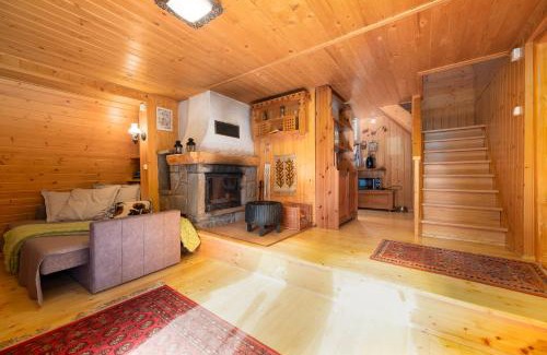 Łopuszna Ski Chalet | Domek z duszą i kominkiem w sercu Gorców w Łopusznej , przyjmujemy psy bezpłatnie,duży ogrodzony ogród