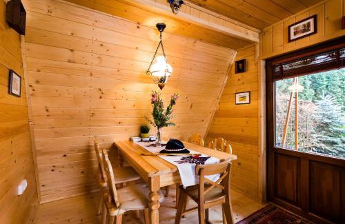 Łopuszna Ski Chalet | Domek z duszą i kominkiem w sercu Gorców w Łopusznej , przyjmujemy psy bezpłatnie,duży ogrodzony ogród