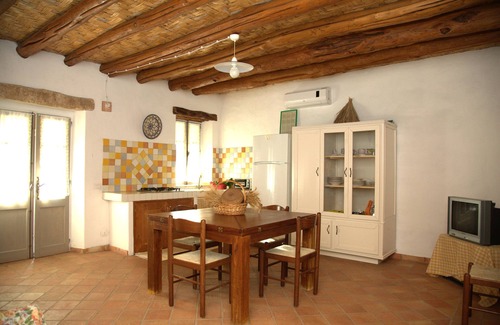 San Giovanni Suergiu House | DomusAntiga three-room apartment 10 minutes from the most beautiful beaches of the coast!Wifi