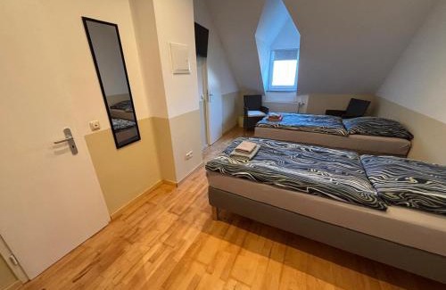 Meine House | Doppelzimmer-Bad-Kühlschrank TV-18