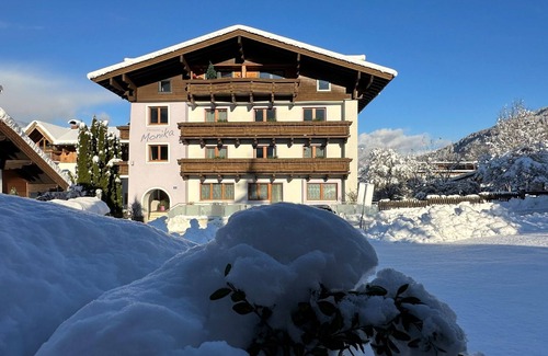 Kaprun Cottage | Doppelzimmer, Bad, WC, Balkon - Frühstückspension Monika