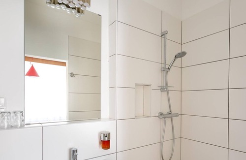 Morbisch am See Cottage | Doppelzimmer mit Boxspringbett - Pension Laubenhof