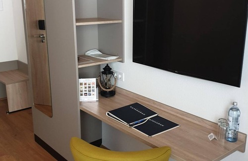 Rust House | Doppelzimmer Seeseite, Dusche, WC - Hotel Katamaran