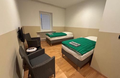 Meine House | Doppelzimmer-TV-Bad- Kühlschrank-8