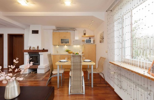 Bemowo House | Dostępna 62A | House | Parking