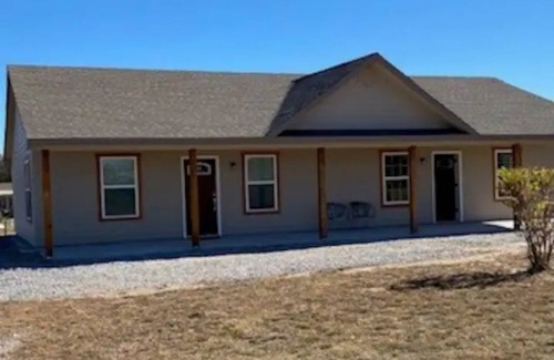 Thackerville Condo | DOUBLE DOWN SUITE : Unit A Casino Retreat & Pickleball court