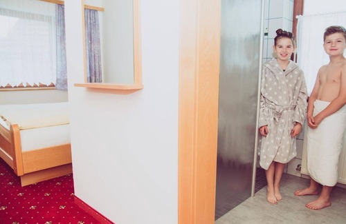 Schoeder House | Double or triple room, shower, WC - Gasthof Neuwirt