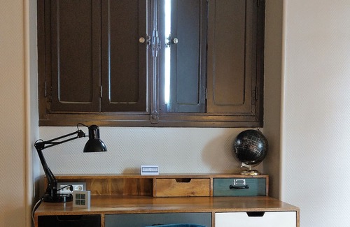 Labruguiere House | Double or Twin-Oversized-Ensuite with Shower-Garden view