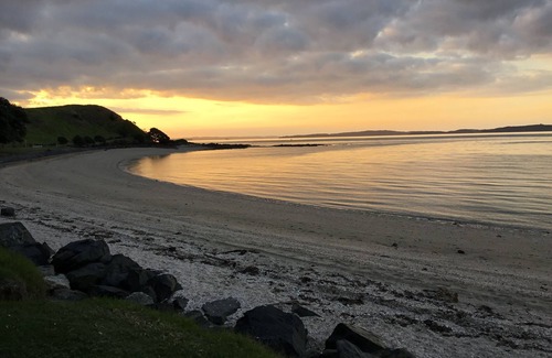 Maraetai House | Double private bedroom, five minutes to the beach and cafes,