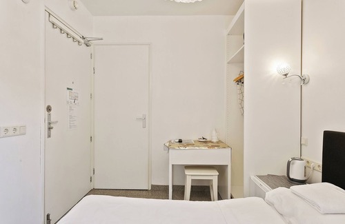 Utrecht Hotel | Double room, 1 km from centre