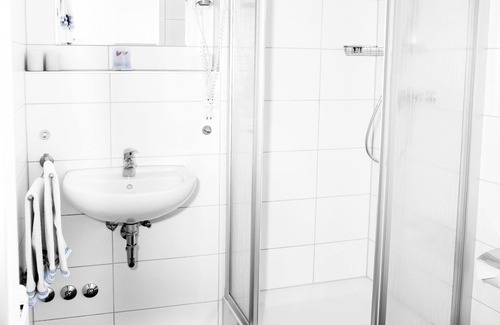 Asch Apartment | Double Room for 2 Guests with 21m² in Blaubeuren (73317)