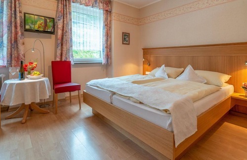 Oberwesel Bed & Breakfast | Double room, shower or bath, WC - Gutsschänke Sennerhof