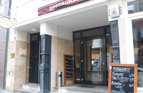 Hamburg City Center Apartment | Double room with bathroom/WC on the floor