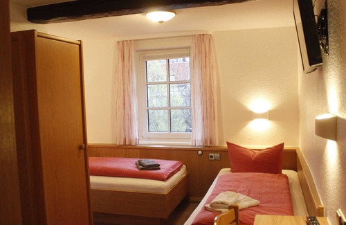 Hann. Muenden Apartment | Double room with shower /toilet incl. Breakfast - Landgasthaus zum Krug