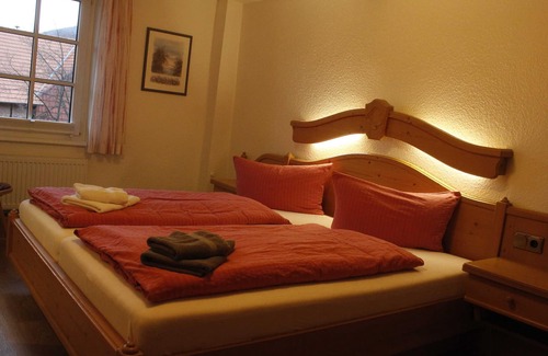 Hann. Muenden Apartment | Double room with shower /toilet incl. Breakfast - Landgasthaus zum Krug