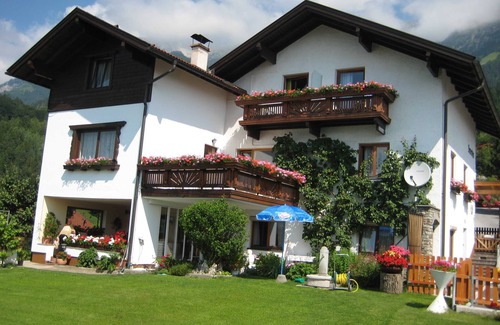 Thaur Apartment | Double room with shower and toilet 2 - Gästehaus Sonnenheim