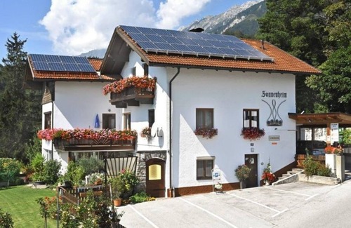 Thaur Apartment | Double room with shower and toilet 2 - Gästehaus Sonnenheim