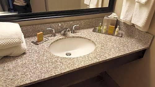 Monroeville Hotel | DoubleTree by Hilton Pittsburgh Monroeville Convention Center