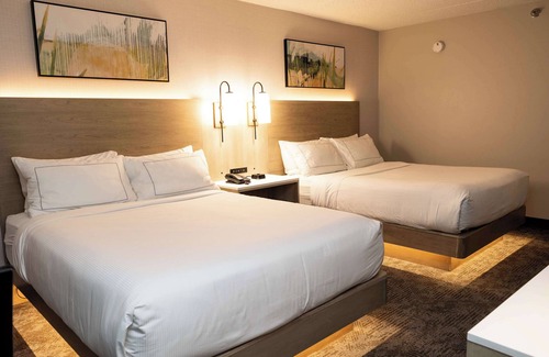 Austin Hotel | DoubleTree by Hilton Austin, MN