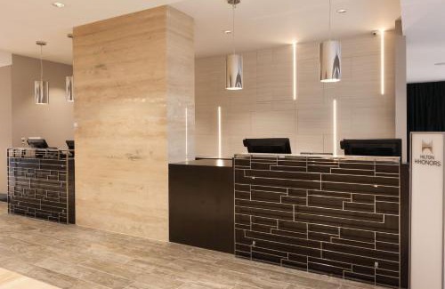 Uptown Hotel | DoubleTree by Hilton Hotel & Suites Houston by the Galleria