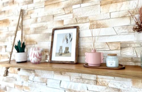 Baudreix Apartment | Douce parenthèse moderne avec terrasse ensoleillée