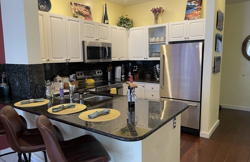 Belltown Condo | Downtown, 2 BR,WATER VIEW. 98% Walk Score! FREE Pkg-Hot Tub, Pool, weight room