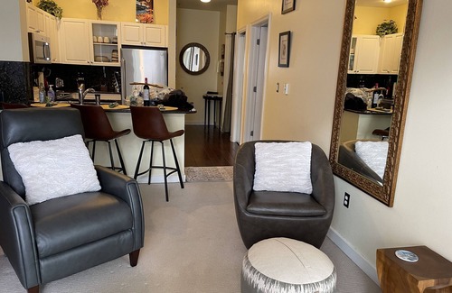 Belltown Condo | Downtown, 2 BR,WATER VIEW. 98% Walk Score! FREE Pkg-Hot Tub, Pool, weight room