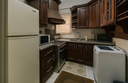 Muharam Bik Apartment | Downtown 2BR- Smart TV, Wi-Fi,Work Desks & Balcony