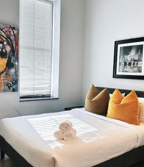 Downtown Apartment | Downtown 4B2B Apt, Walk to PPAC & Convention Center