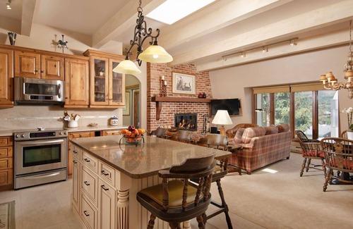 Aspen Condo | Downtown Aspen Winter Escape! Steps to Gondola, Shops, Dining, Cozy Wood FP, W/D