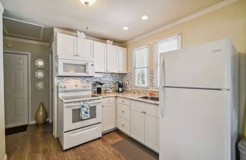 New Port Richey House | Downtown Bungalow 1/2 block off Main St