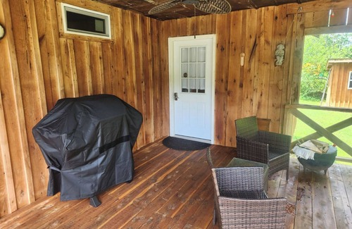 Mammoth Spring Cabin | Downtown Cypress & Rock Cabin