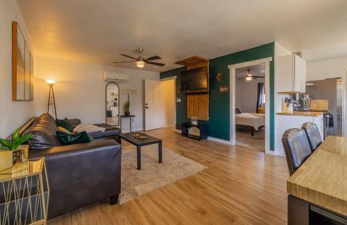 Casper Apartment | Downtown Forest Retreat