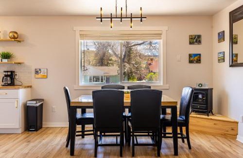 Casper Apartment | Downtown Forest Retreat