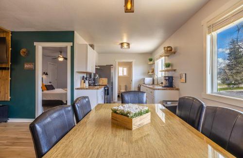 Casper Apartment | Downtown Forest Retreat