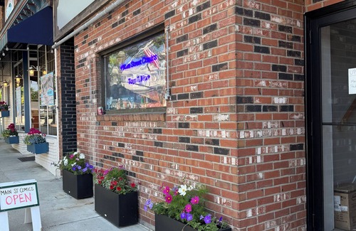 Lee Apartment | Downtown Gateway to the Berkshires. Walk to Everything.