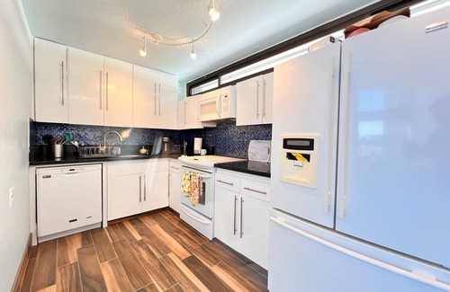 Downtown Honolulu Apartment | Downtown Luxury Penthouse, Free Parking, Washer/Dryer